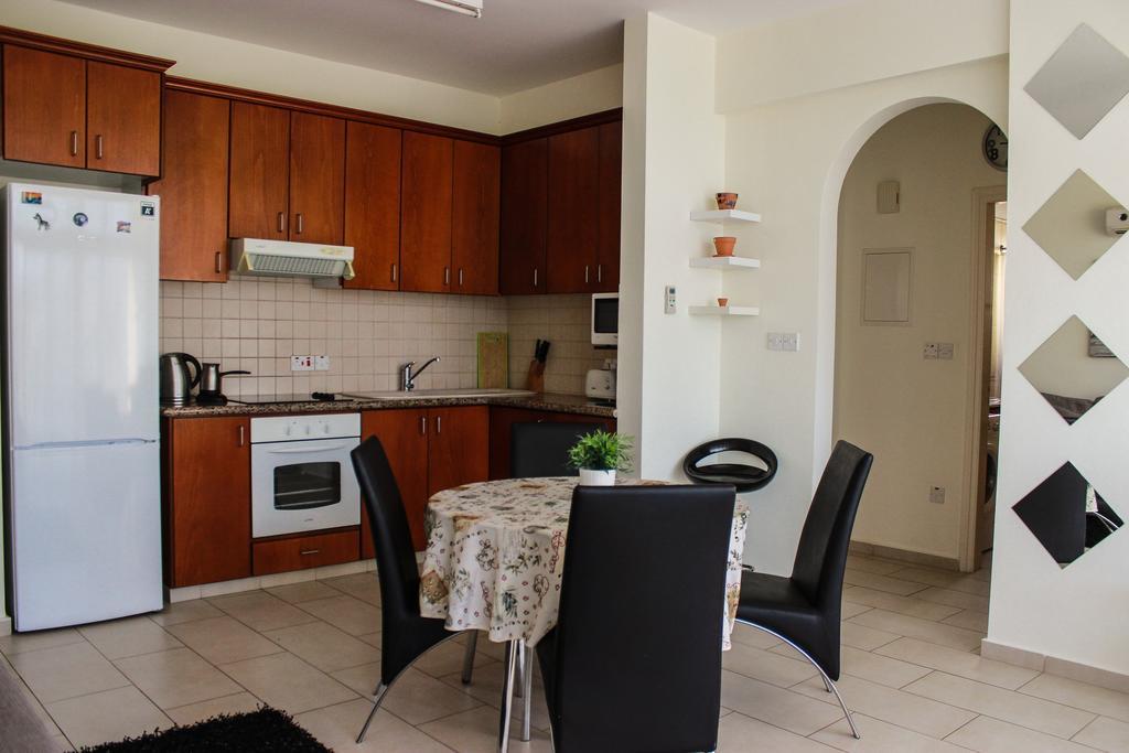 King'S Gardens Apartment Пафос Экстерьер фото
